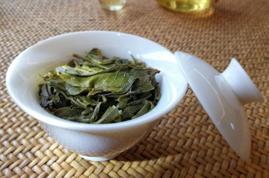 干吃茶葉致癌嗎，長期吃干茶葉的危害