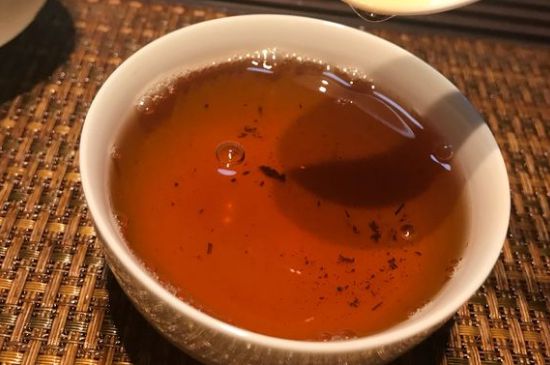 大紅袍第一泡要倒掉嗎，洗茶水需倒掉但第一泡出湯