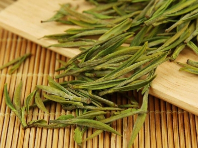 安吉白茶的功效與作用，簡(jiǎn)單概括安吉<a href=http://www.kbo12.com/fenlei/baicha/ target=_blank class=infotextkey>白茶功效</a>