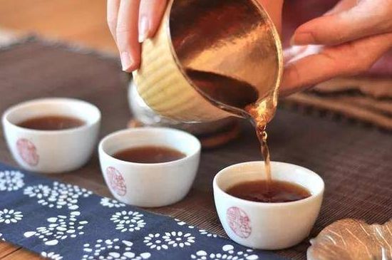 喝茶茶桌上的禮儀有哪些，泡茶待客十大禮儀不可不做！
