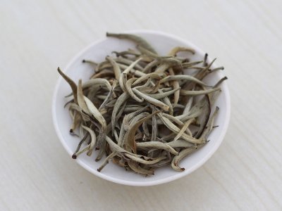 白茶品質如何區(qū)分，白茶的優(yōu)劣質量辨別方法