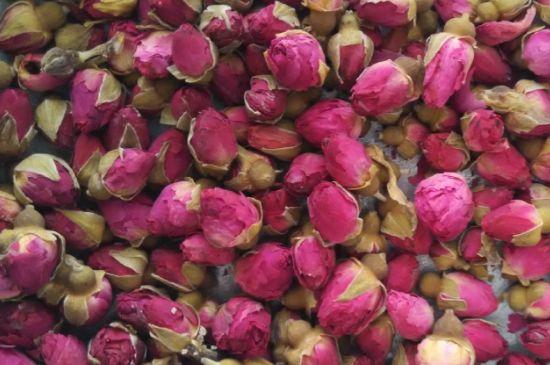 玫瑰花茶的功效與作用，堅(jiān)持喝一個(gè)月玫瑰花茶會(huì)怎樣？