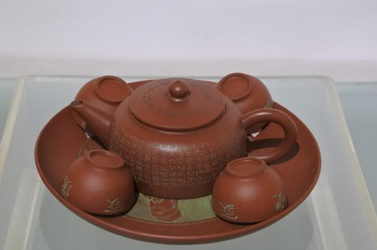 正宗紫砂壺多少錢一套，一套正宗<a href=http://www.kbo12.com/chaju/zisha/ target=_blank class=infotextkey>宜興紫砂壺</a>什么價格
