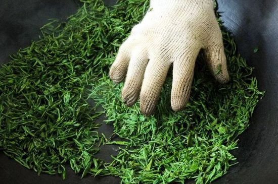 龍井茶炒茶葉怎么炒出好茶色，茶葉怎樣做出來最綠？