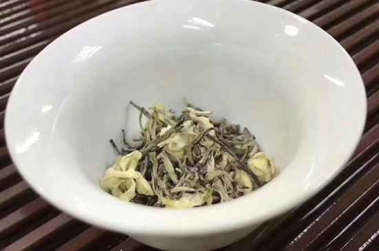 女孩喝茉莉茶的好處，茉莉茶葉的功效與禁忌