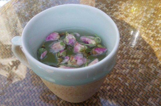 玫瑰花泡茶祛斑要多久見效，喝玫瑰花茶多久能祛斑？