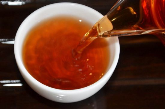 茯磚茶與普洱茶哪個(gè)好，茯茶和普洱茶口味區(qū)別