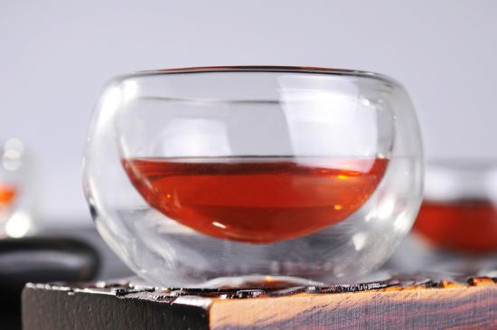 紅茶放置10年還能喝嗎，多年過期紅茶居然還能喝？