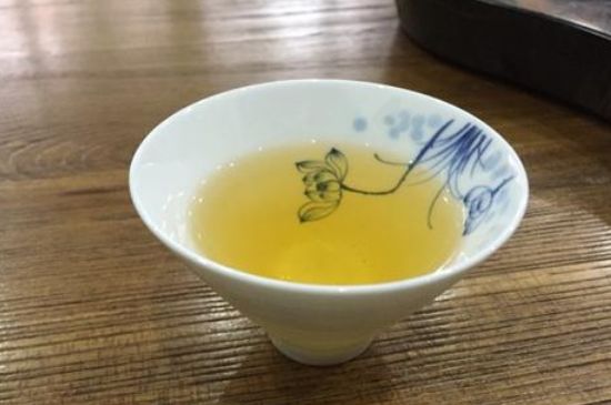 鴨屎香單叢雪片茶的特點，鳳凰雪片茶有什么特點？