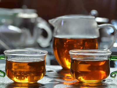 紅茶和綠茶的區(qū)別，常喝紅茶好還是綠茶好？