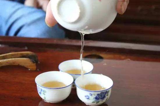 鴨屎香單叢雪片茶的特點，鳳凰雪片茶有什么特點？