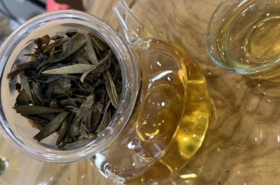 白茶三年為藥七年為寶的原理，為什么說一年茶三年藥七年寶？